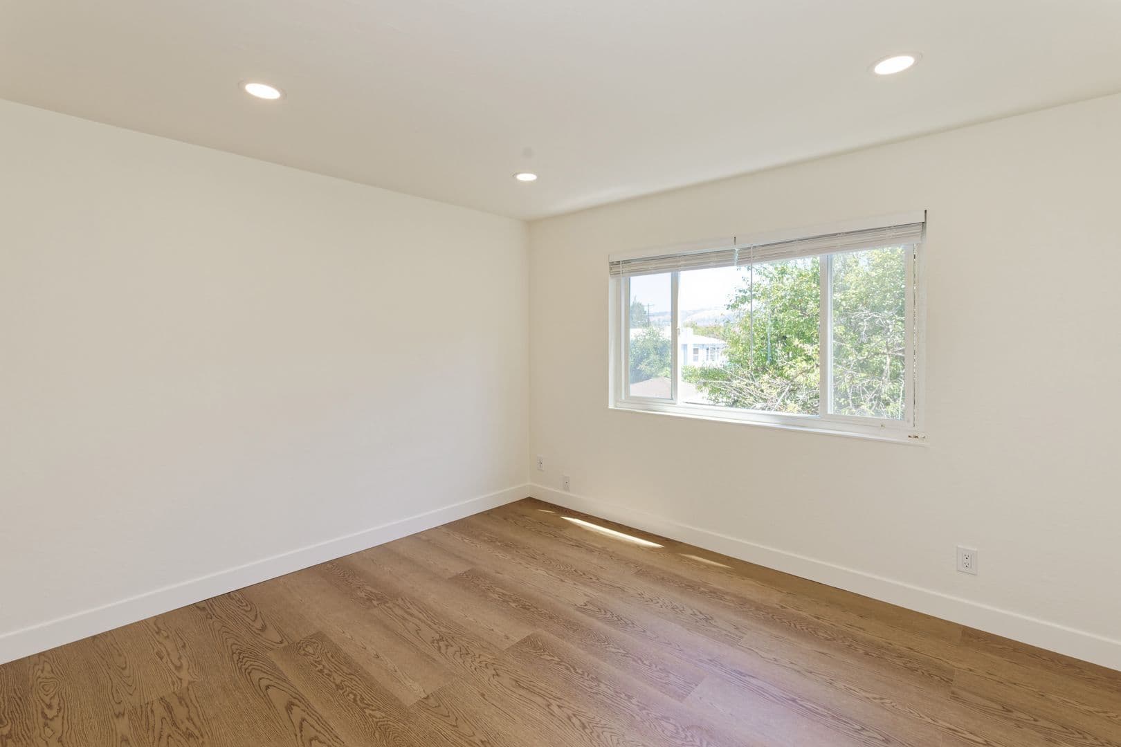 San Leandro Apartment: 150 Haas Ave
