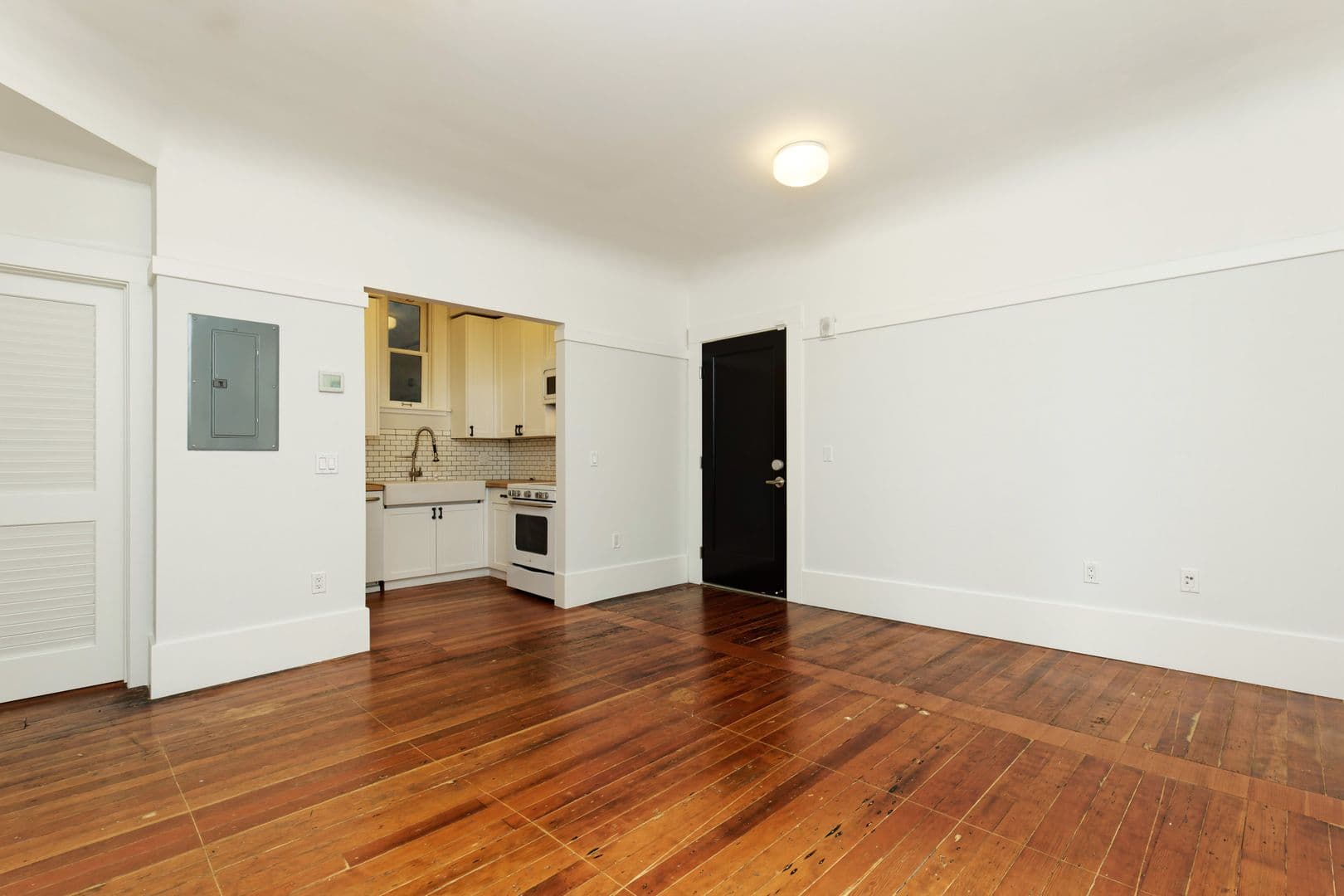 Oakland Apartment: 1605 Clay Street