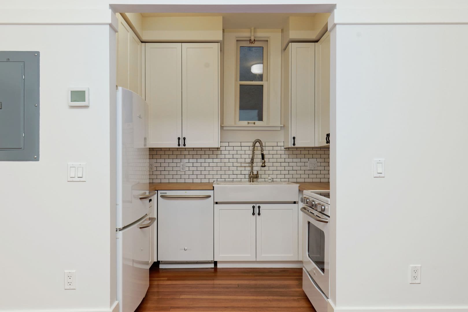 Oakland Apartment: 1605 Clay Street