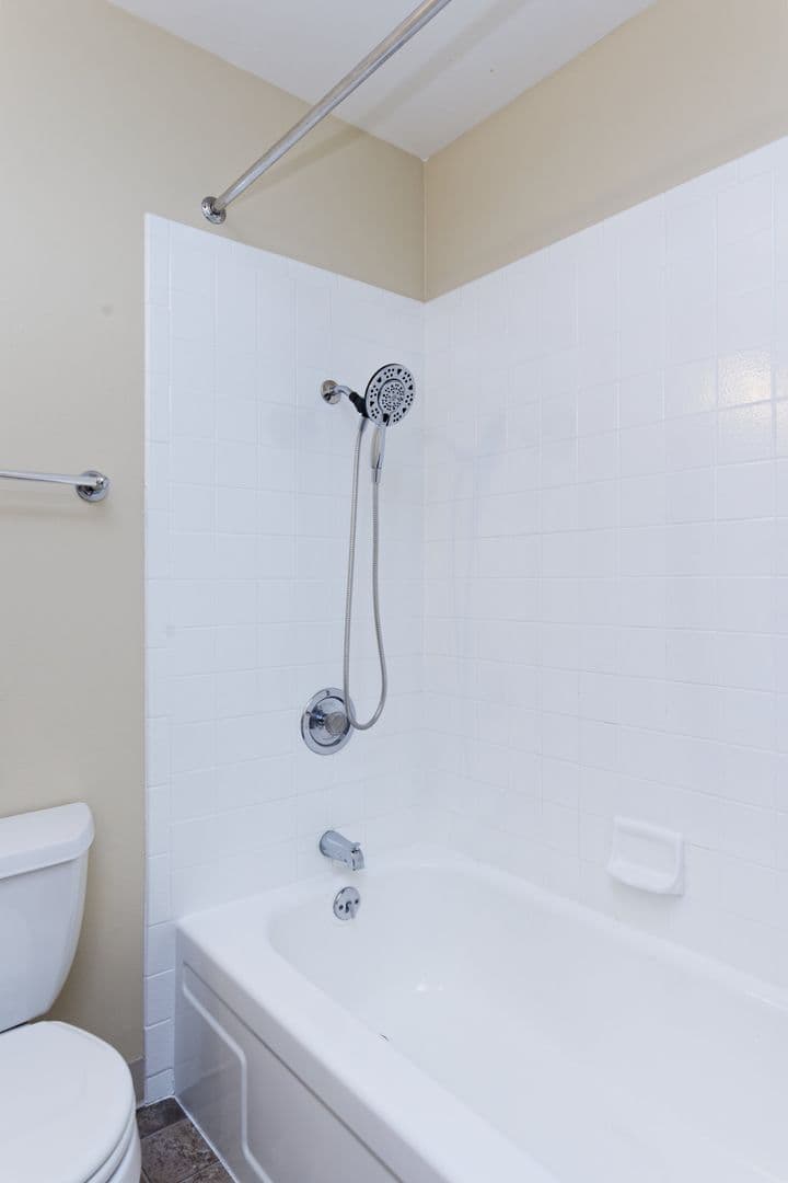 San Leandro Apartment: 540 Callan Ave