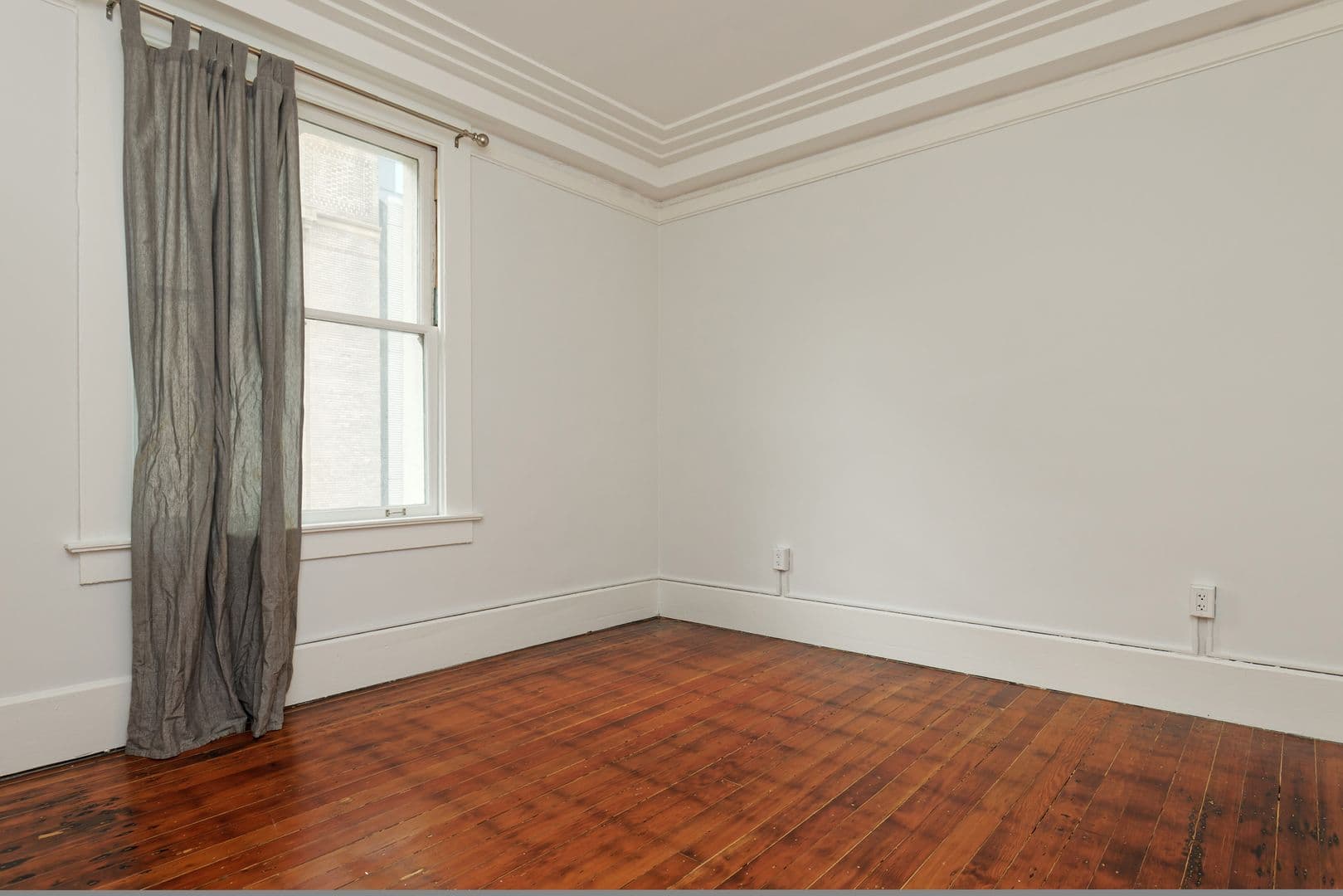 Oakland Apartment: 1605 Clay Street