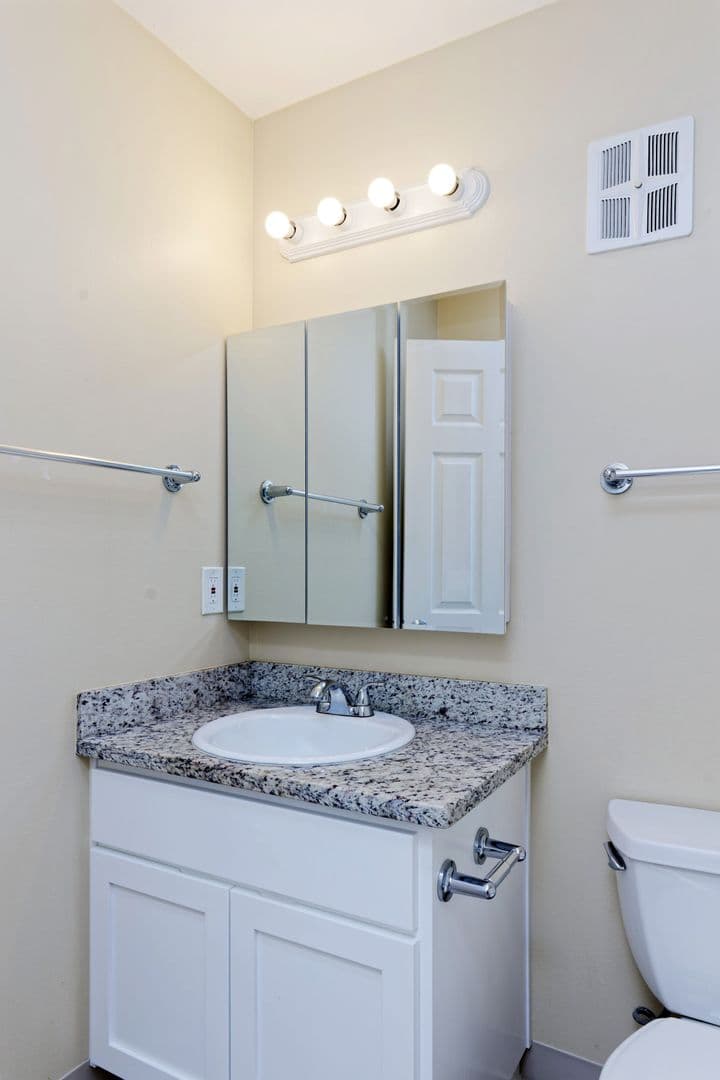 San Leandro Apartment: 540 Callan Ave