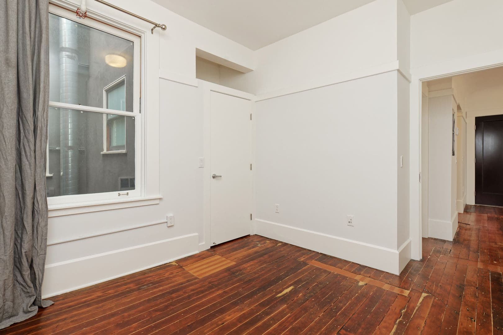 Oakland Apartment: 1605 Clay Street