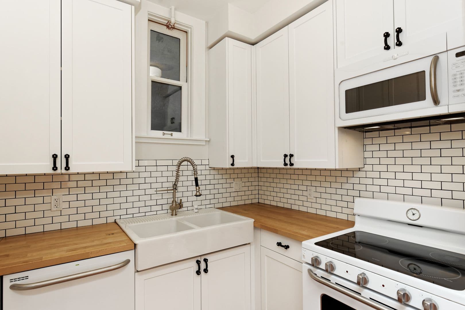 Oakland Apartment: 1605 Clay Street