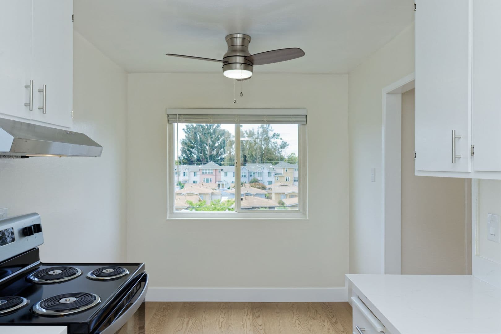 San Leandro Apartment: 206 Chumalia St.
