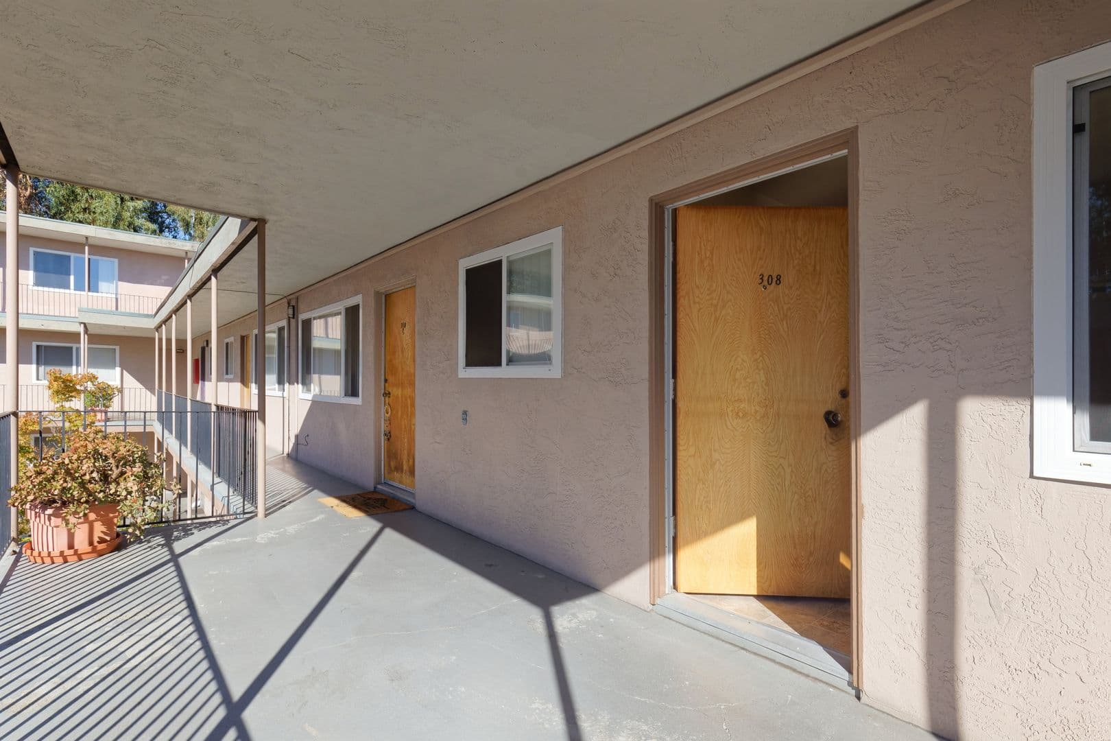 San Leandro Apartment: 540 Callan Ave