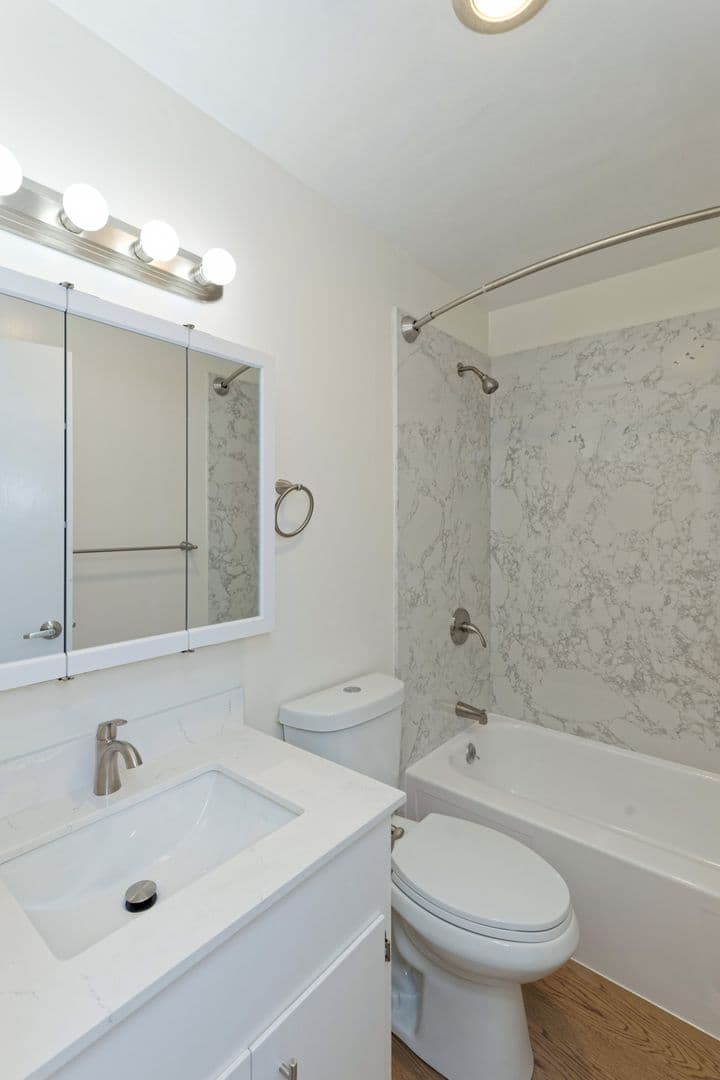 San Leandro Apartment: 206 Chumalia St.