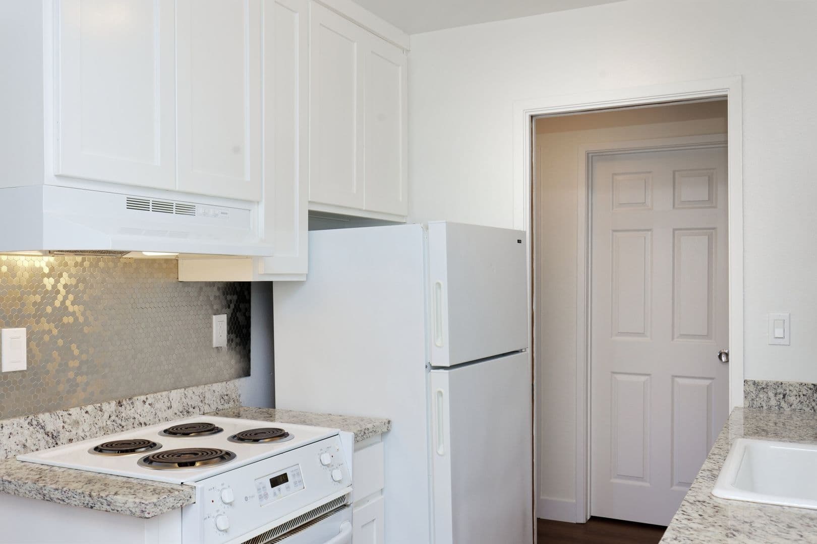 San Leandro Apartment: 150 Haas Ave