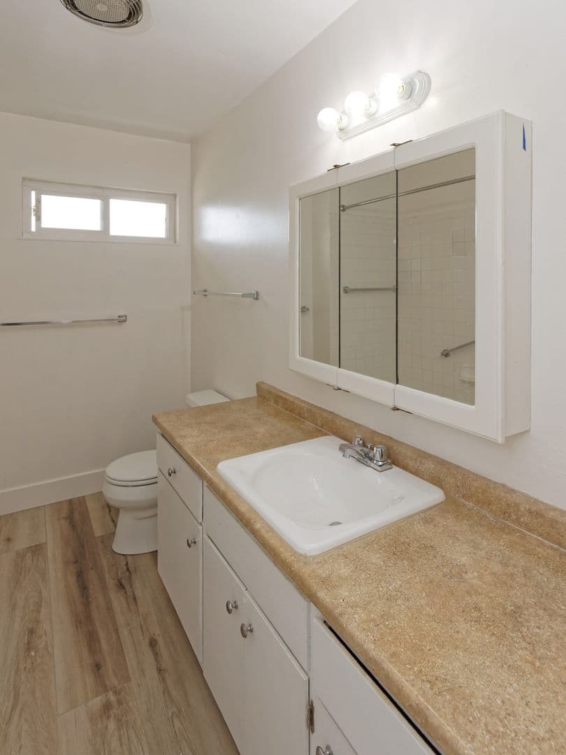 San Leandro Apartment: 540 Callan Ave