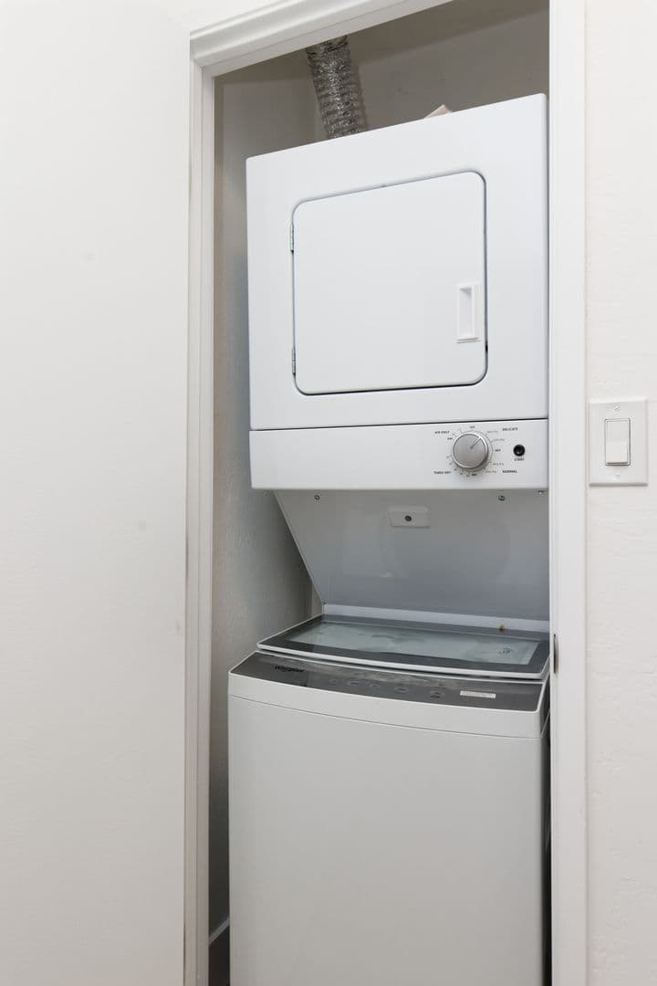 San Leandro Apartment: 540 Callan Ave