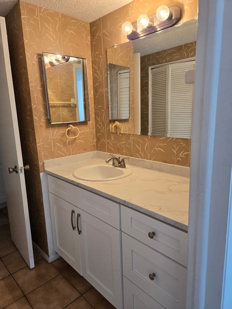 Tampa Townhome: 5508 Pokeweed Ct