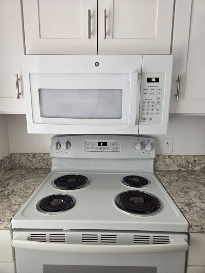 Tampa Townhome: 5508 Pokeweed Ct