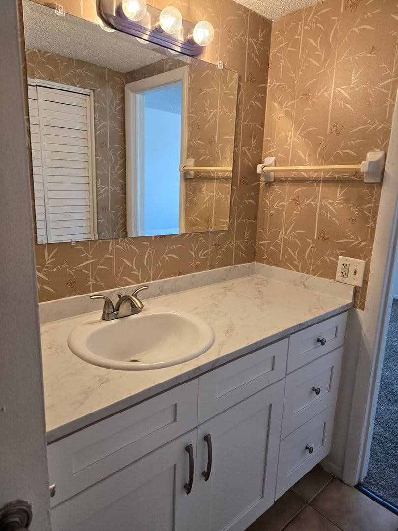 Tampa Townhome: 5508 Pokeweed Ct