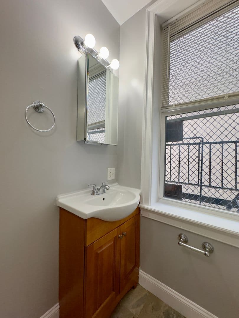 Baltimore Apartment: 817 Park Ave