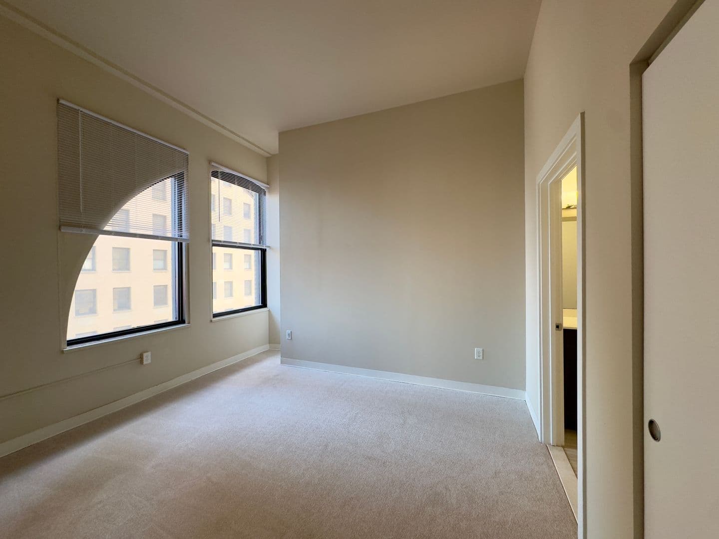 Baltimore Apartment: 10 N Calvert St