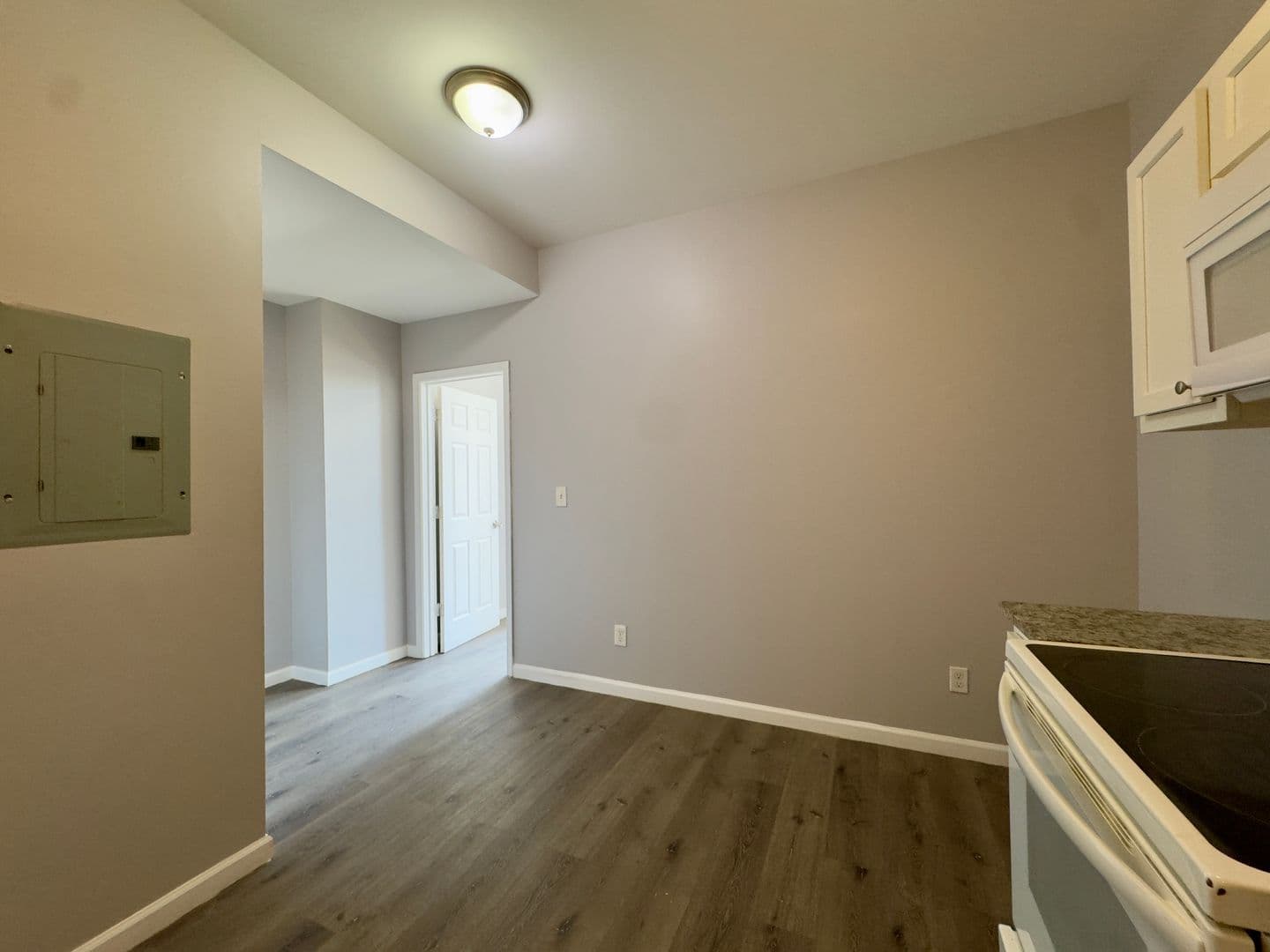 Baltimore Apartment: 2428 N Calvert St