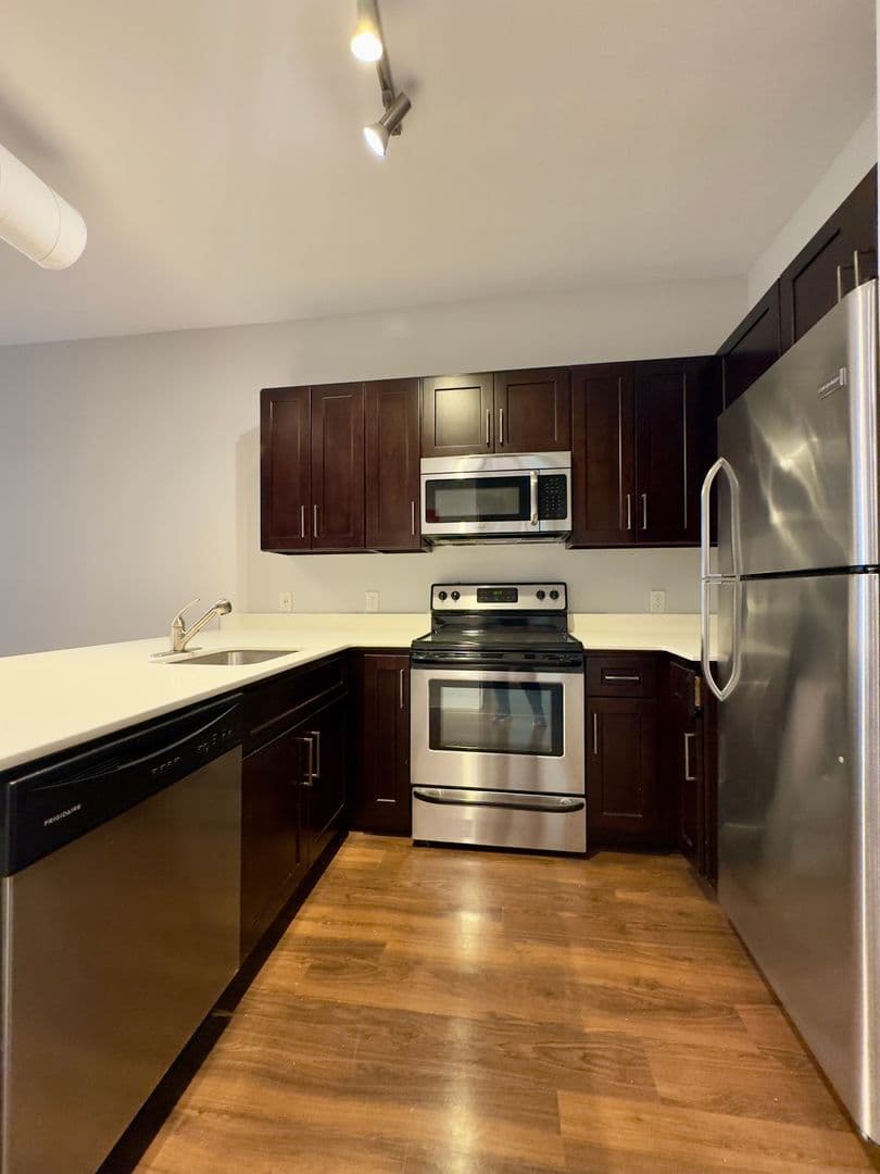 Baltimore Apartment: 10 N Calvert St