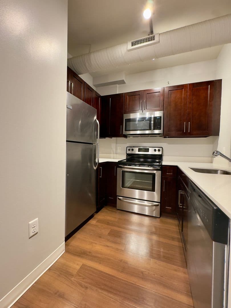 Baltimore Apartment: 10 N Calvert St