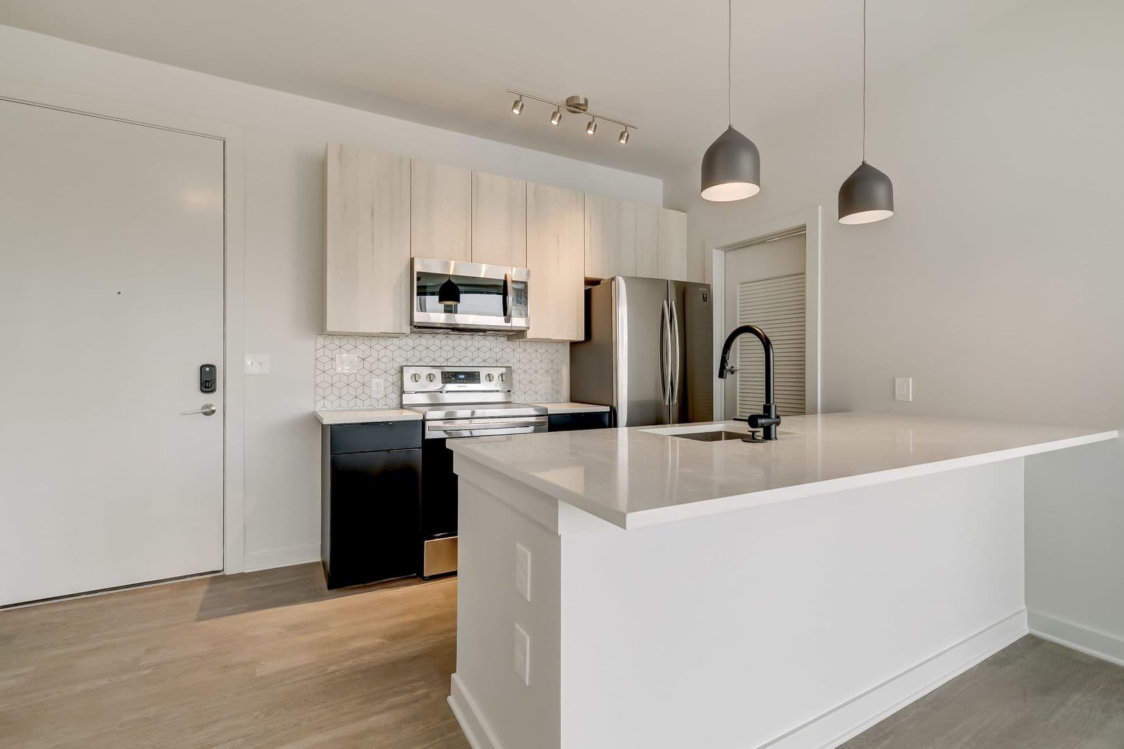 Baltimore Apartment: 115 W Hamburg