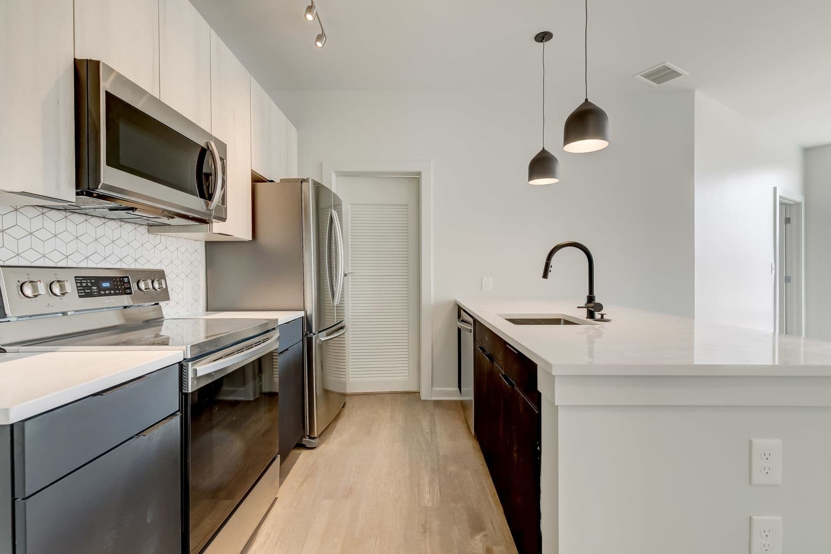 Baltimore Apartment: 115 W Hamburg