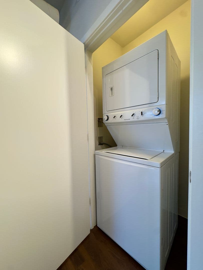 Baltimore Apartment: 10 N Calvert St