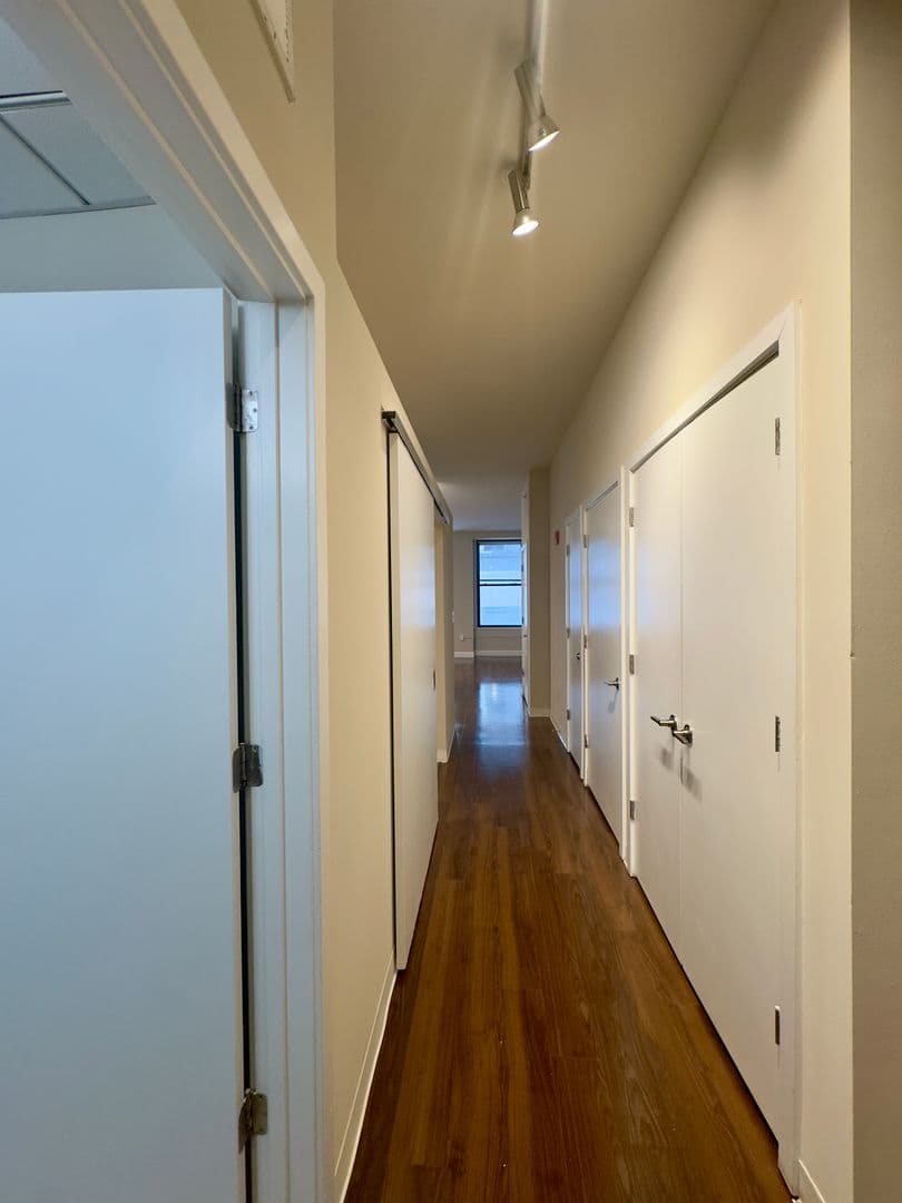 Baltimore Apartment: 10 N Calvert St