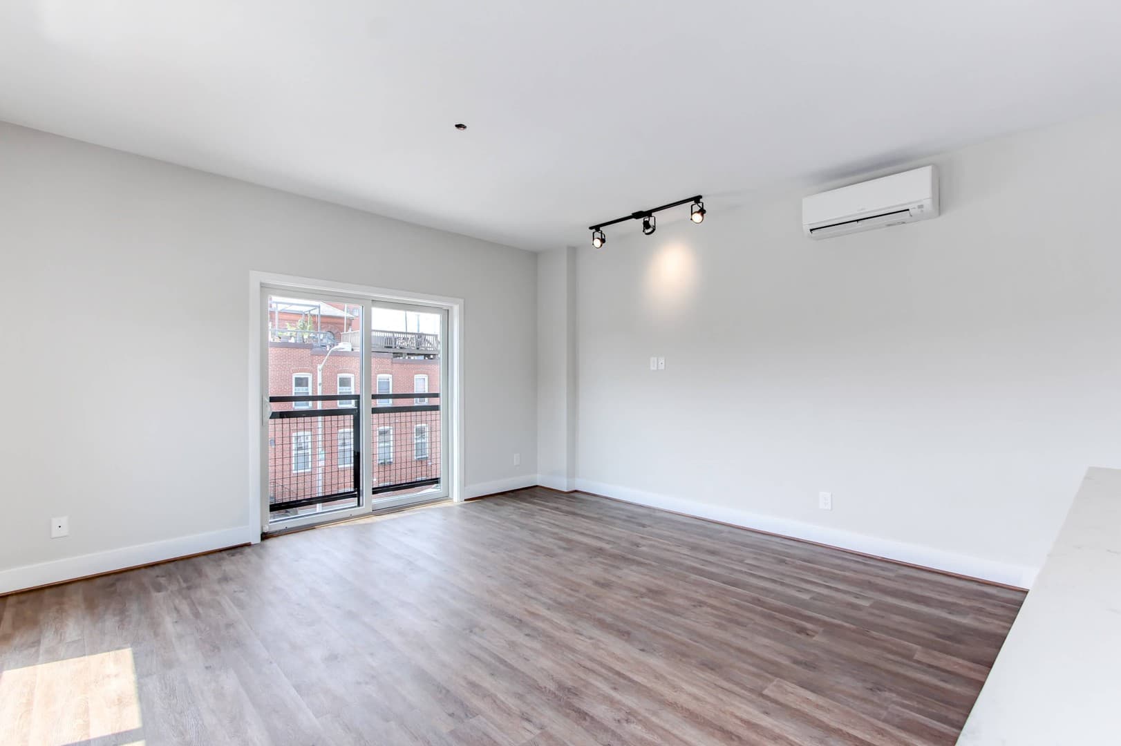 Baltimore Apartment: 1238 Light St