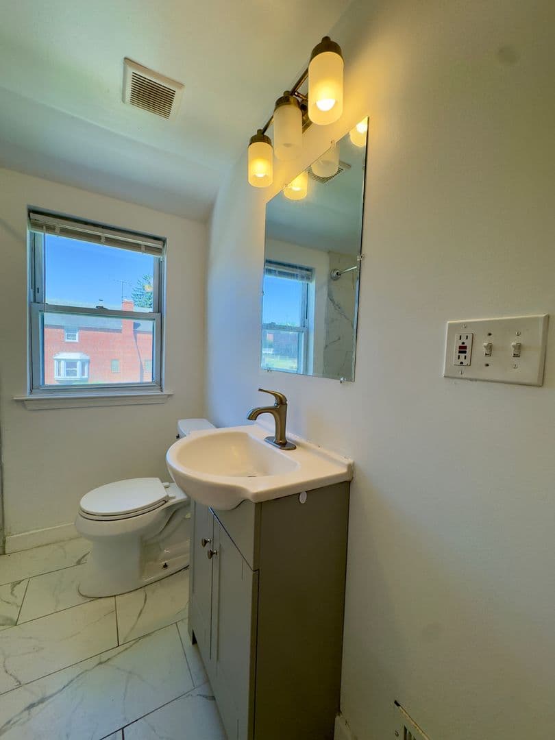 Baltimore Townhome: 5781 Edgepark Rd