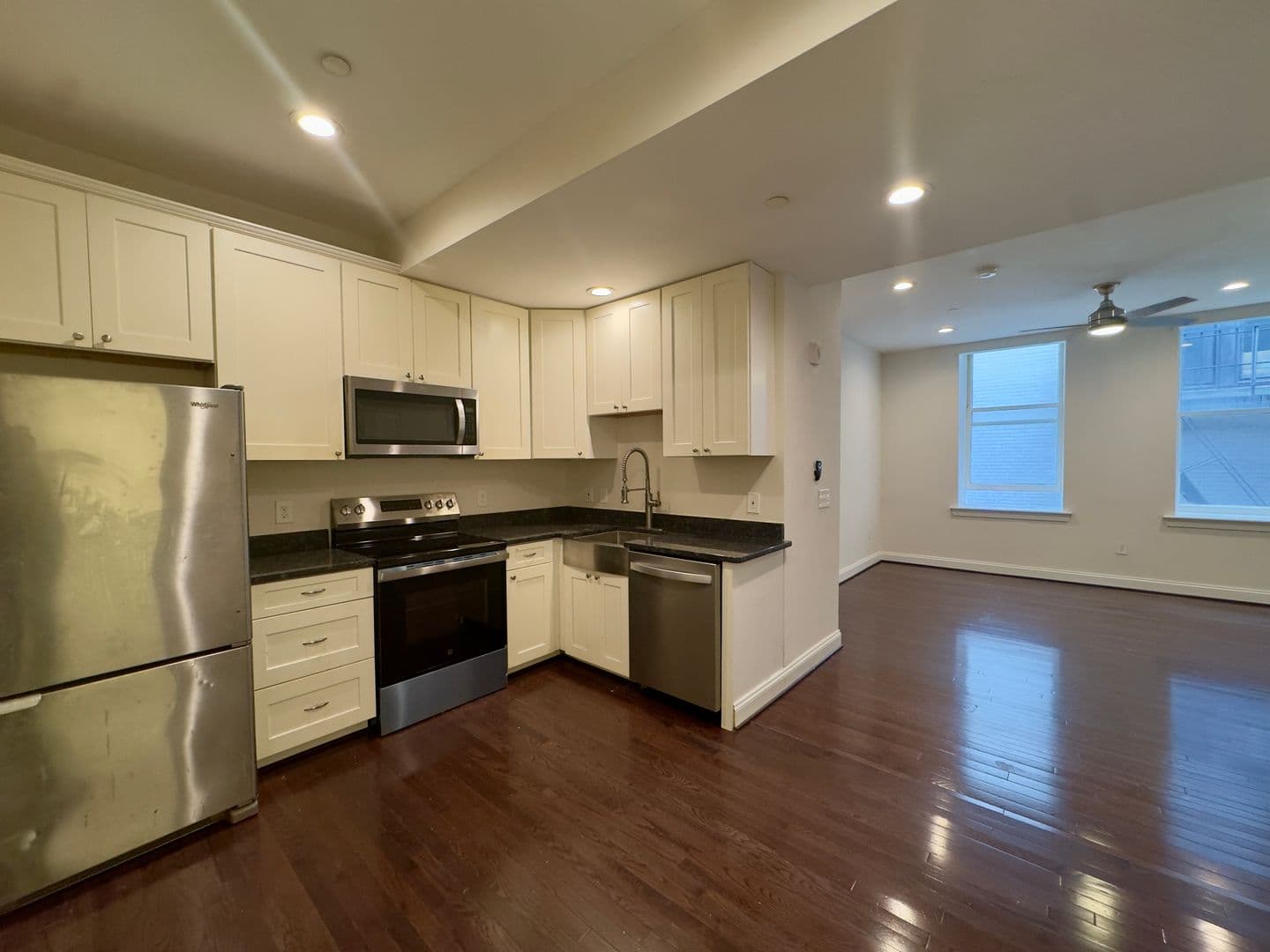 Baltimore Apartment: 208-210 E Redwood St
