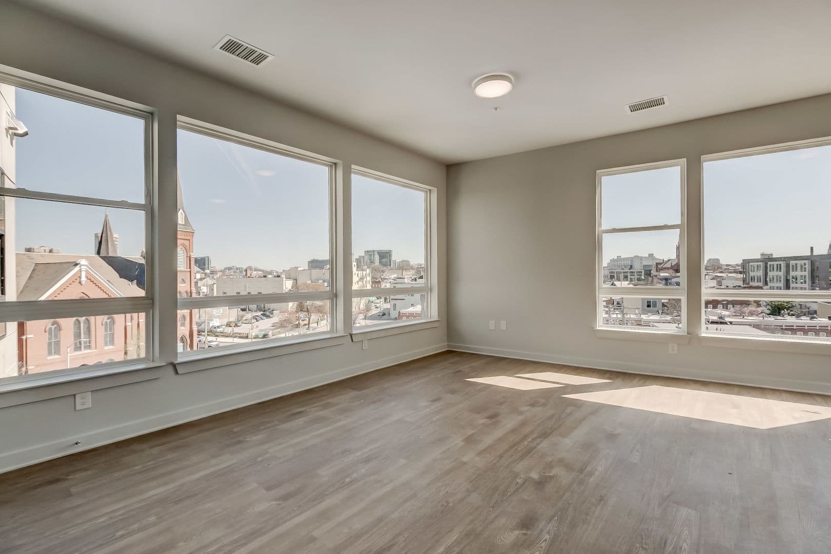 Baltimore Apartment: 115 W Hamburg