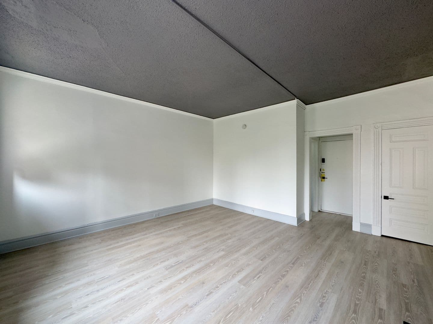 Baltimore Apartment: 4 & 10 E Biddle Street