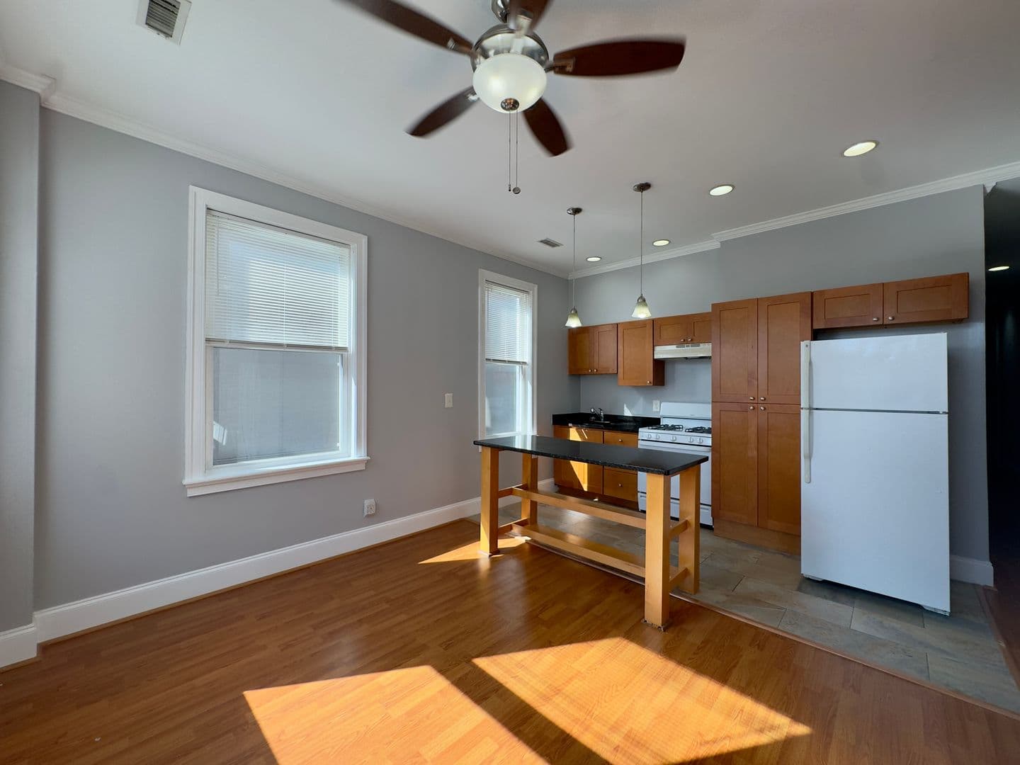 Baltimore Apartment: 817 Park Ave