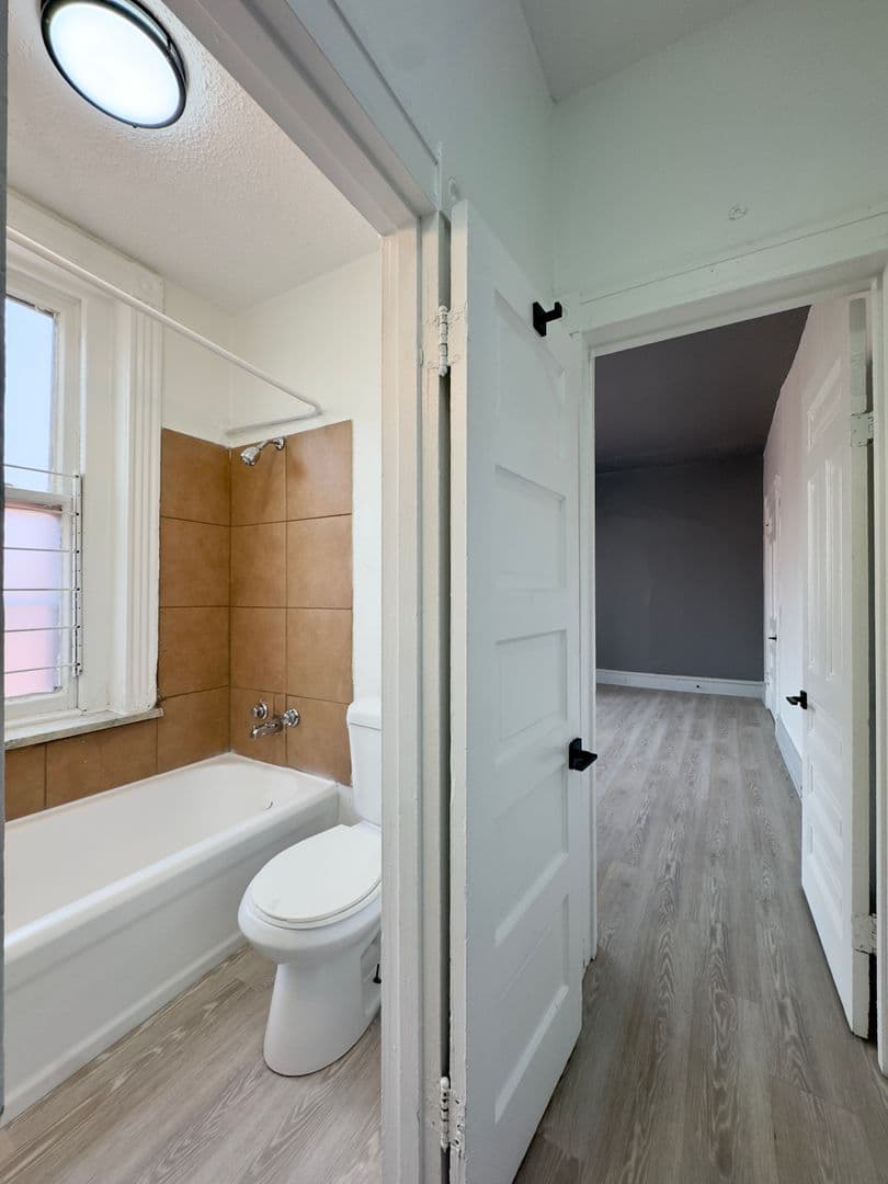 Baltimore Apartment: 4 & 10 E Biddle Street