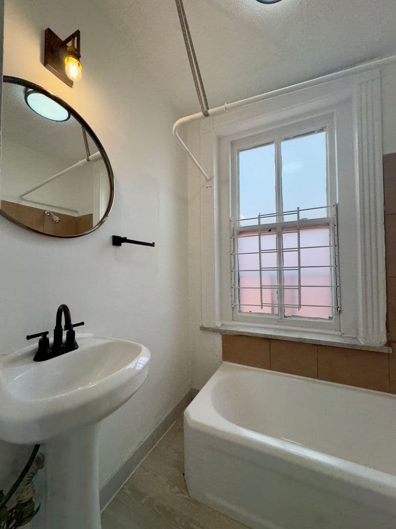 Baltimore Apartment: 4 & 10 E Biddle Street