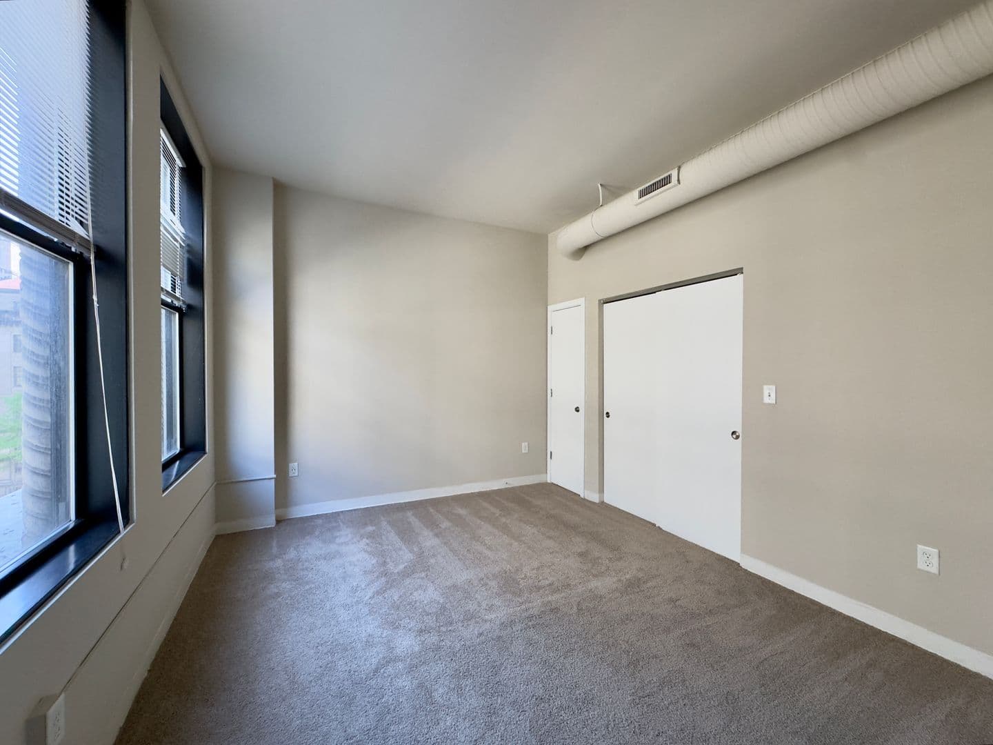 Baltimore Apartment: 10 N Calvert St