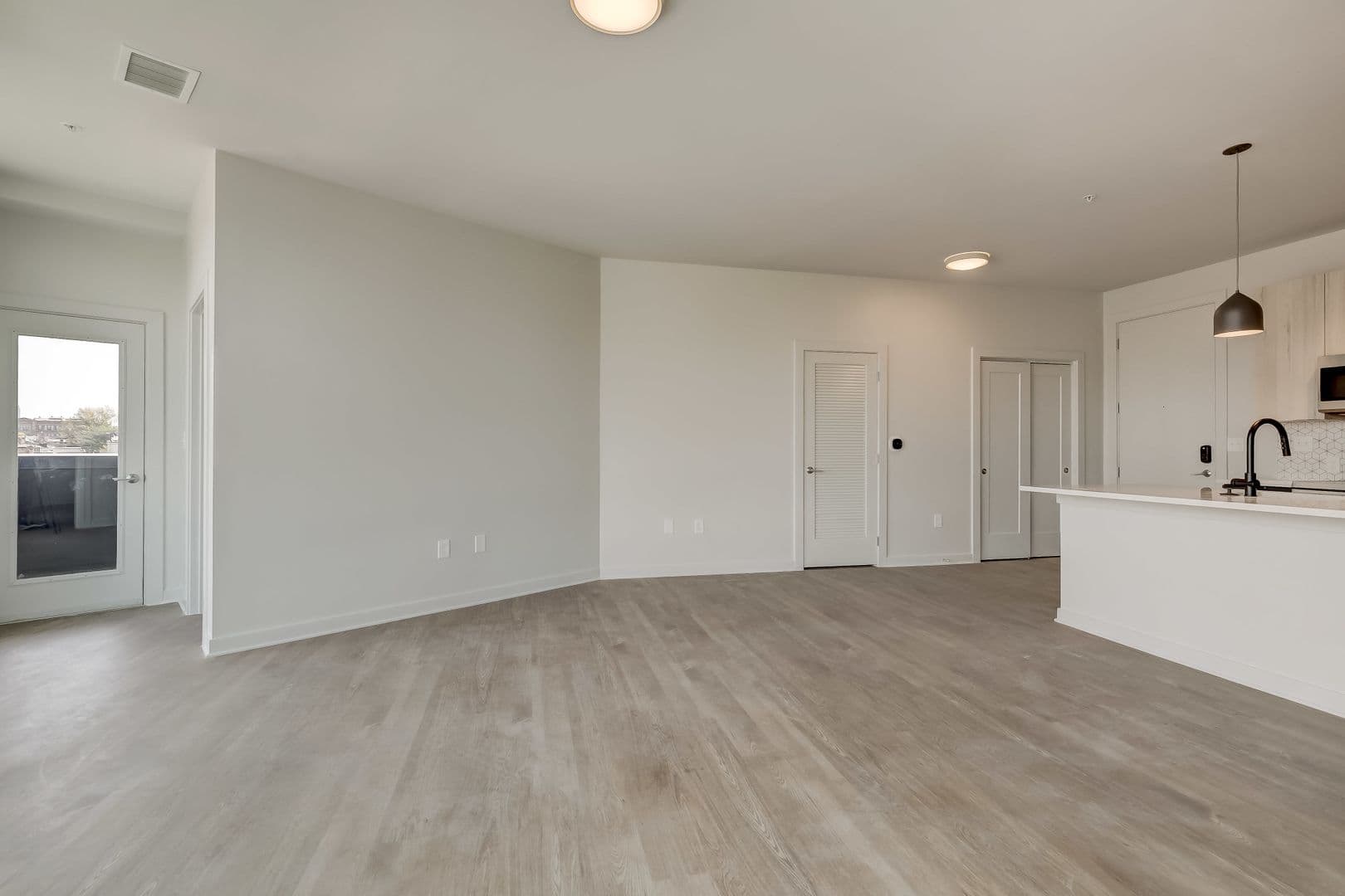 Baltimore Apartment: 115 W Hamburg