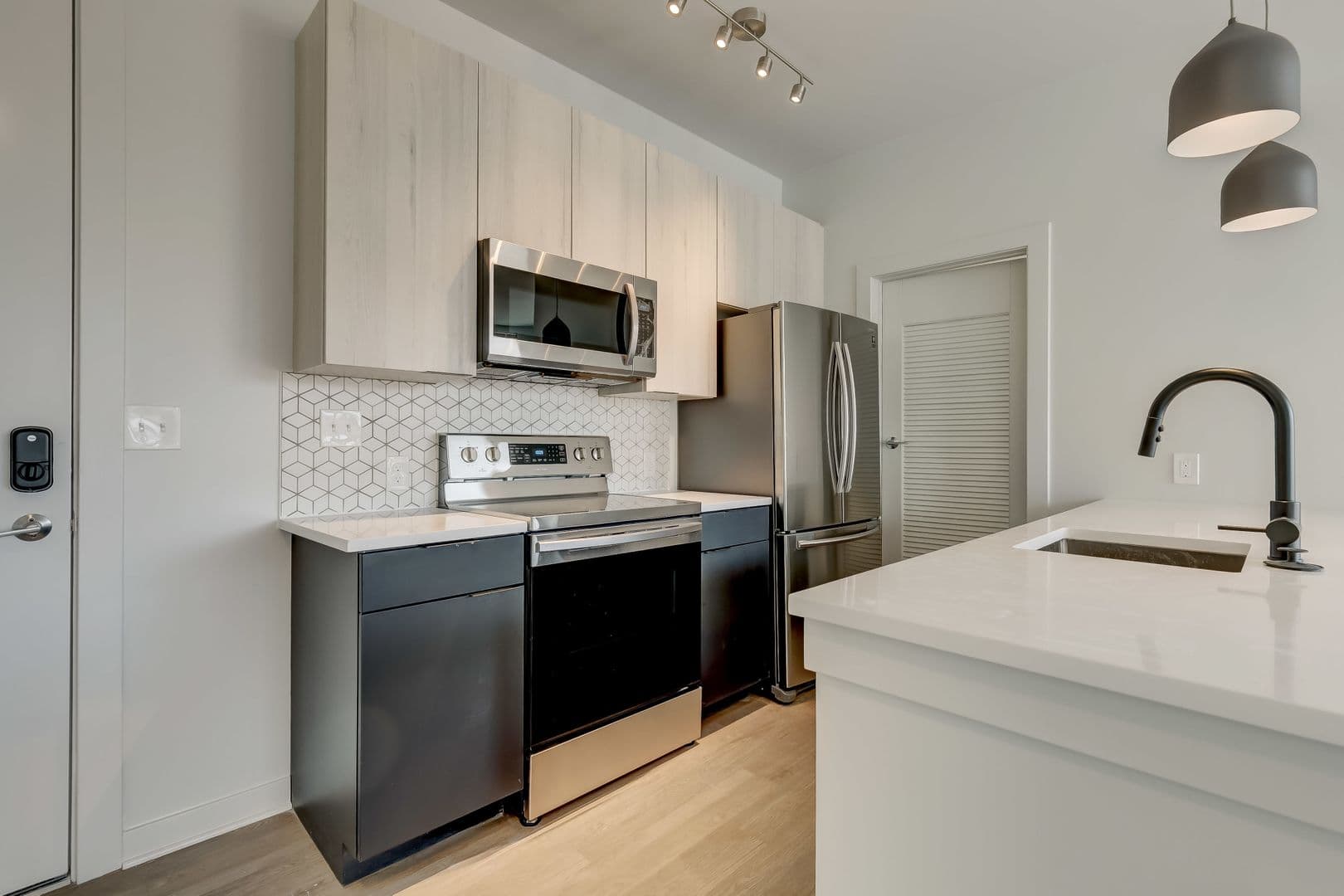 Baltimore Apartment: 115 W Hamburg