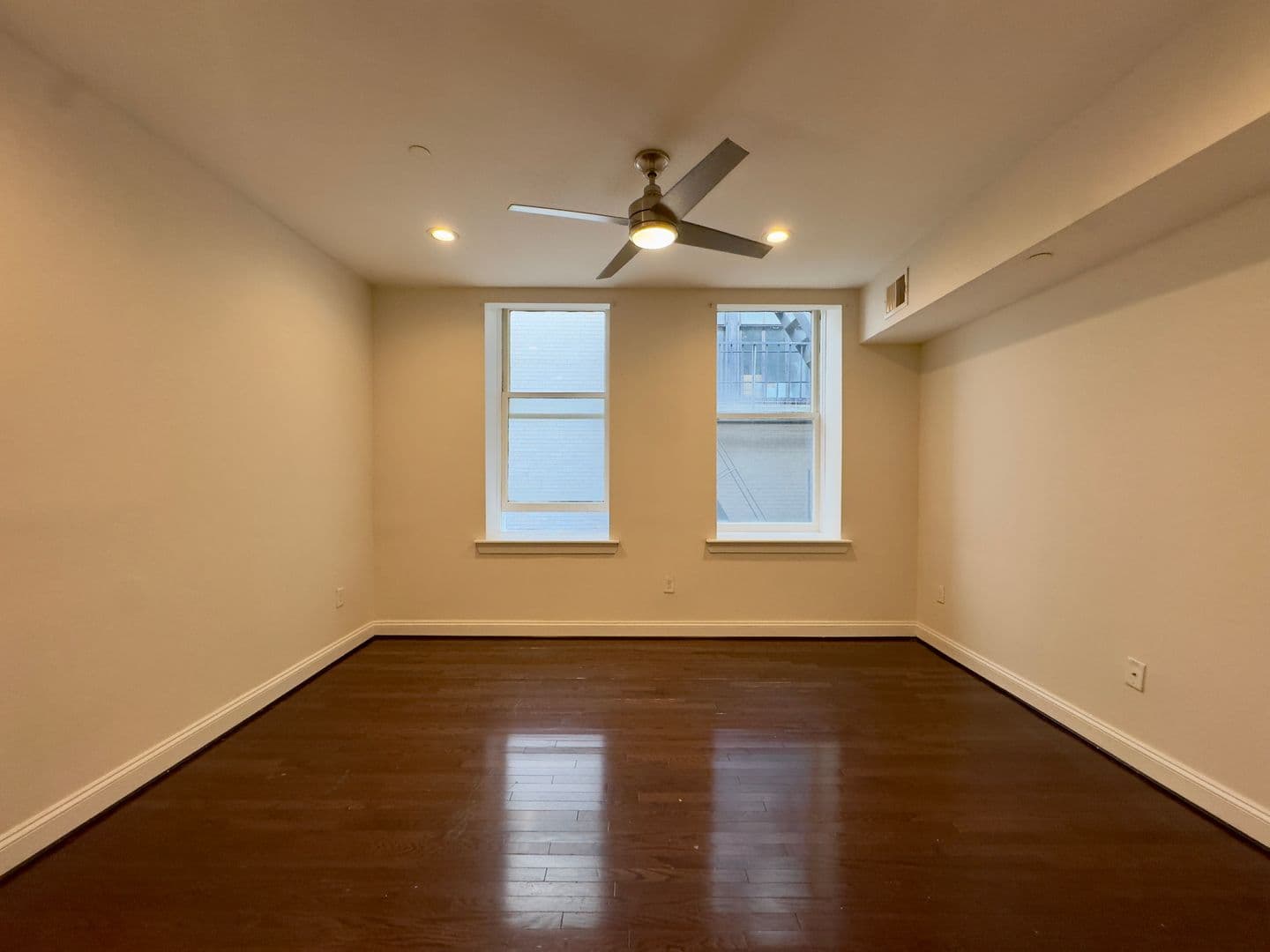 Baltimore Apartment: 208-210 E Redwood St