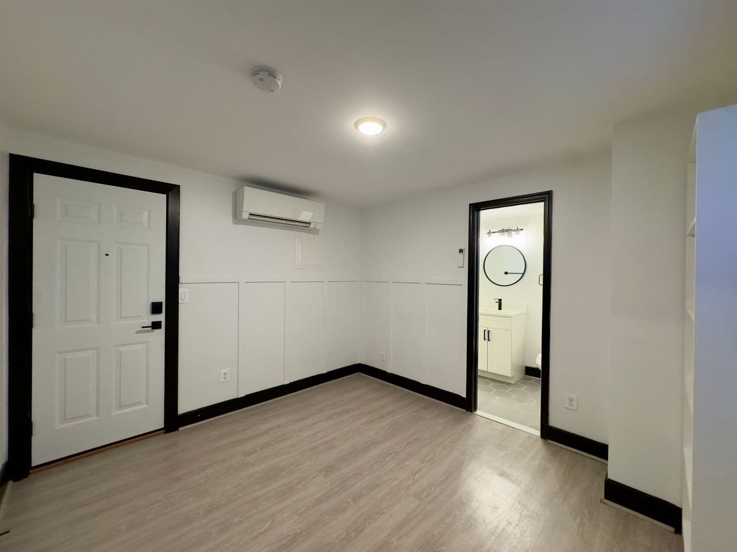 Baltimore Apartment: 13 E Read St