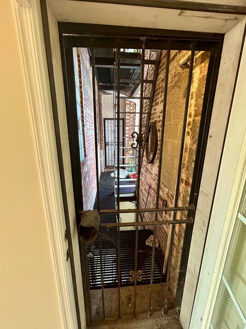 Baltimore Apartment: 2401 Brookfield Ave