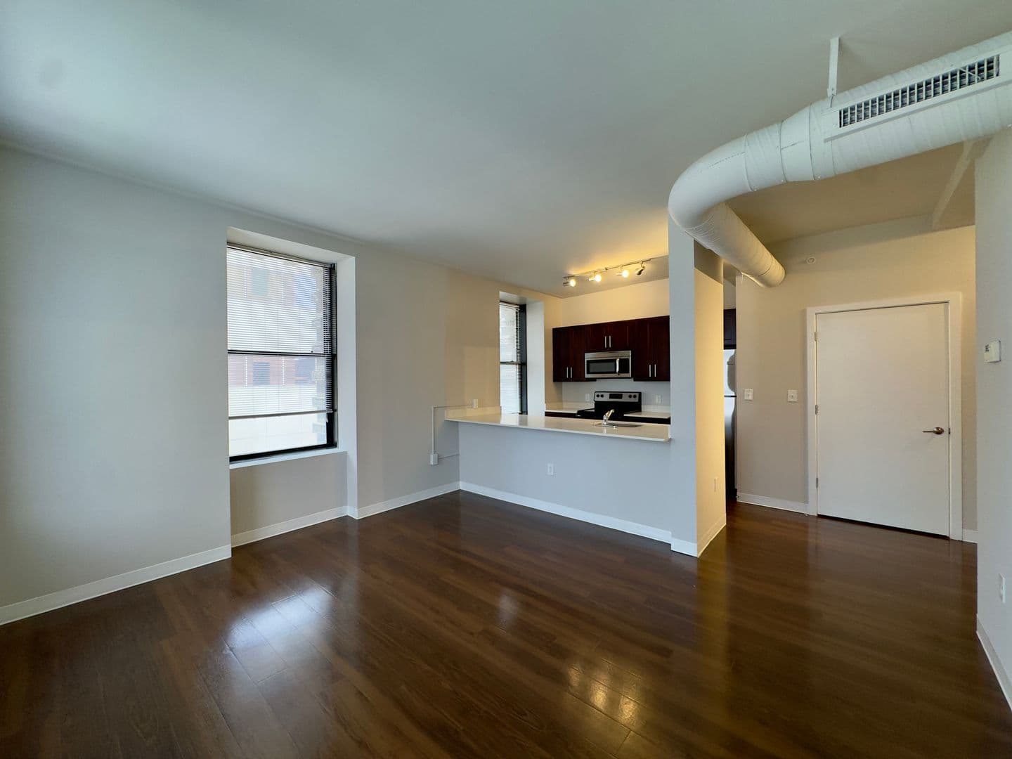 Baltimore Apartment: 10 N Calvert St