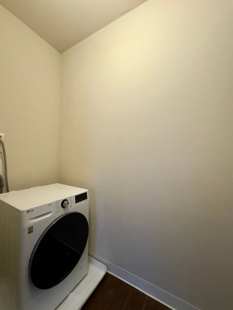 Baltimore Apartment: 10 N Calvert St