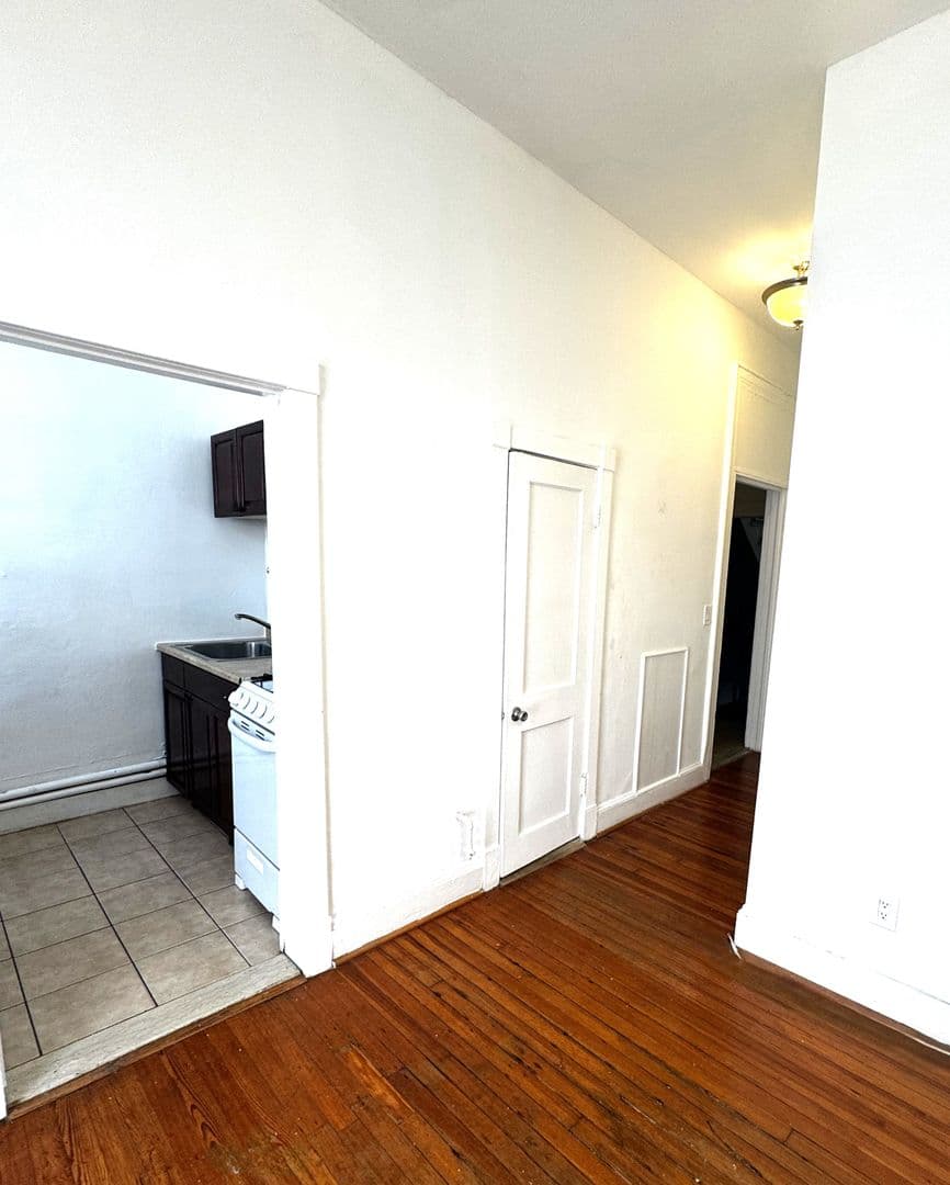 Baltimore Apartment: 4 & 10 E Biddle Street