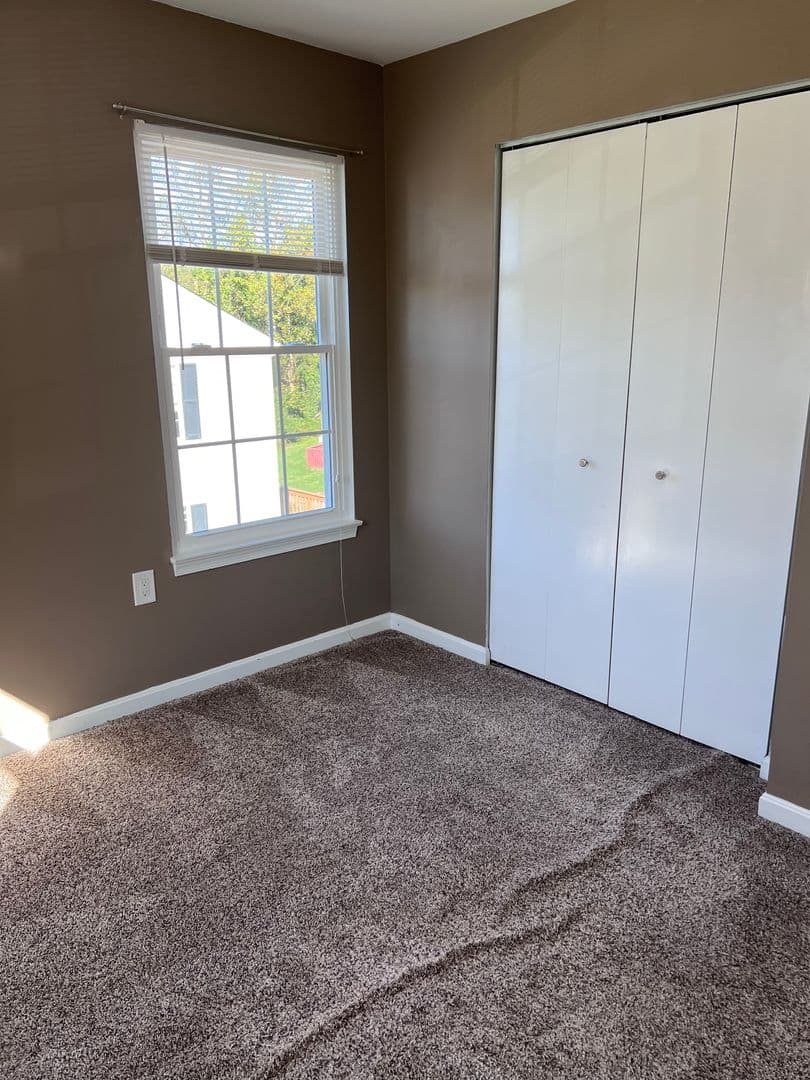 Nottingham Townhome: 14 Minte Dr