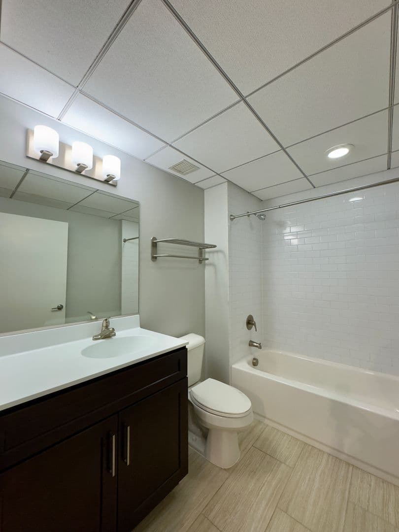 Baltimore Apartment: 10 N Calvert St