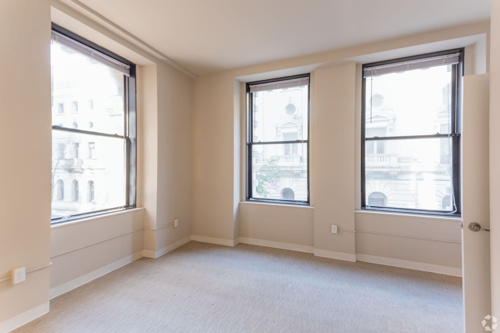 Baltimore Apartment: 10 N Calvert St