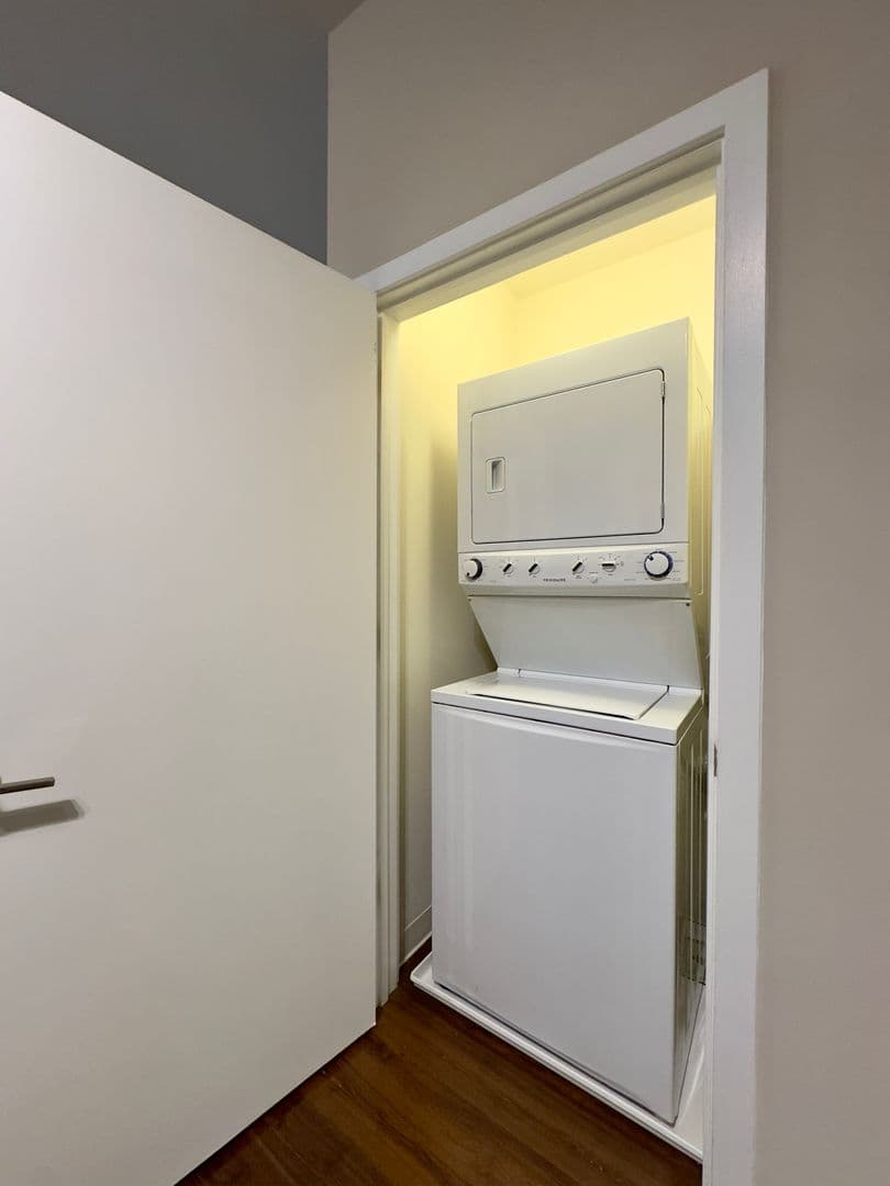 Baltimore Apartment: 10 N Calvert St