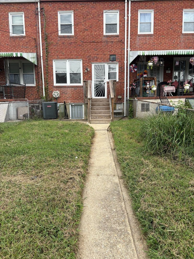 Baltimore Townhome: 433 Oakwood Rd