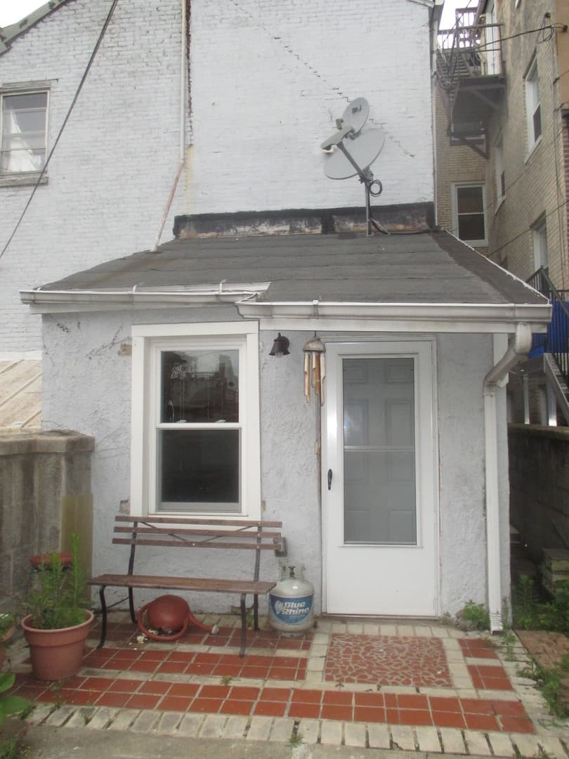 Baltimore Apartment: 1911 E Pratt St
