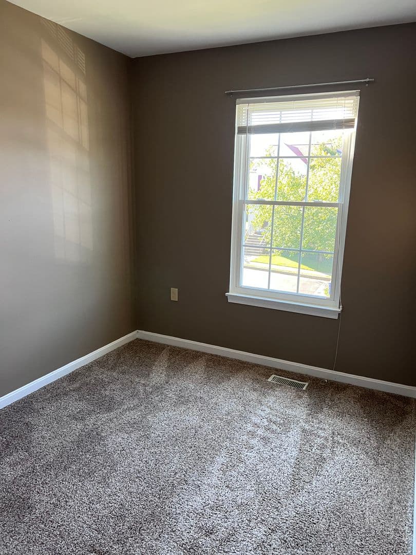 Nottingham Townhome: 14 Minte Dr